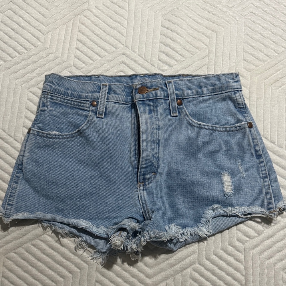 Wrangler retro medium wash frayed shorts